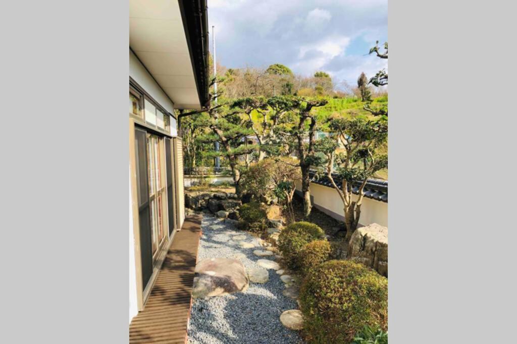 48坪！道後温泉付近駐車場有り清潔さと設備の充実さが高評価 大切な家族仲間と広々とくつろげます Villa Matsuyama  Dış mekan fotoğraf