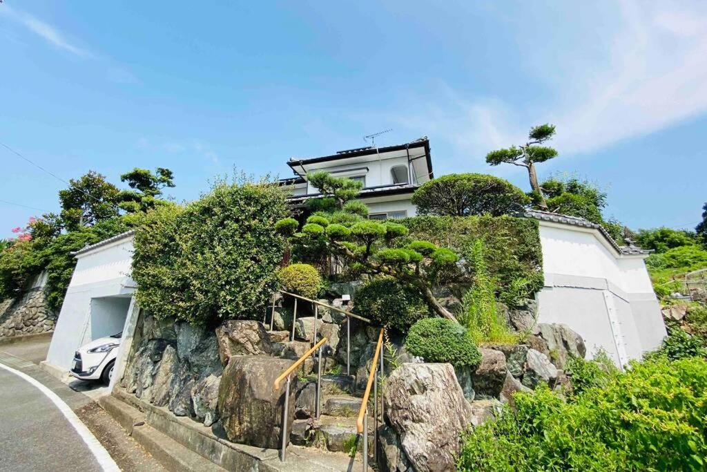 48坪！道後温泉付近駐車場有り清潔さと設備の充実さが高評価 大切な家族仲間と広々とくつろげます Villa Matsuyama  Dış mekan fotoğraf