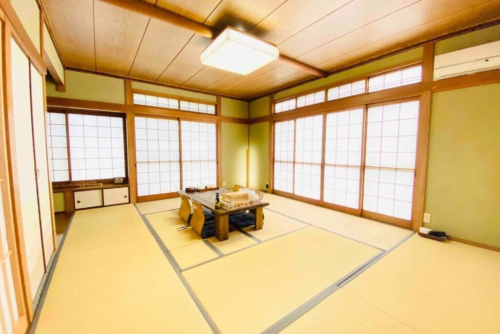 48坪！道後温泉付近駐車場有り清潔さと設備の充実さが高評価 大切な家族仲間と広々とくつろげます Villa Matsuyama  Dış mekan fotoğraf